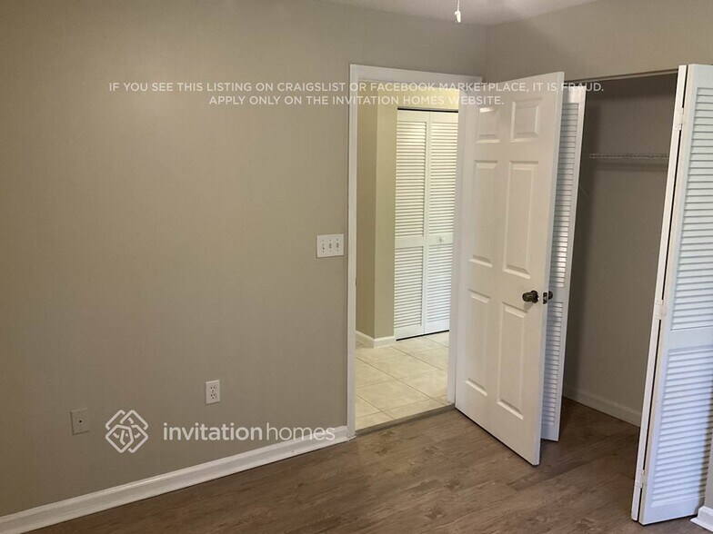 Building Photo - 6525 NW 54th Ct