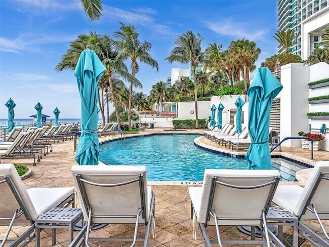 Building Photo - 3535 S Ocean Dr