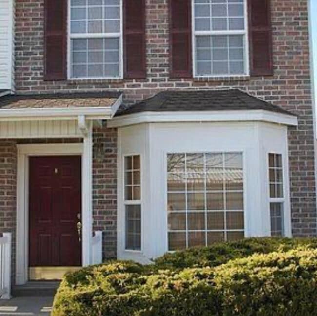 Building Photo - 879 Capital Ave