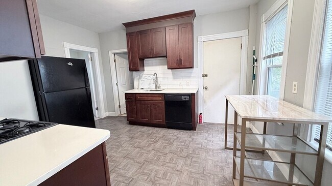 Building Photo - 76 Antwerp St