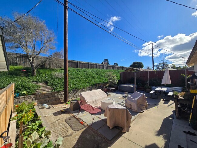 Building Photo - 3940 Silver Leaf Dr