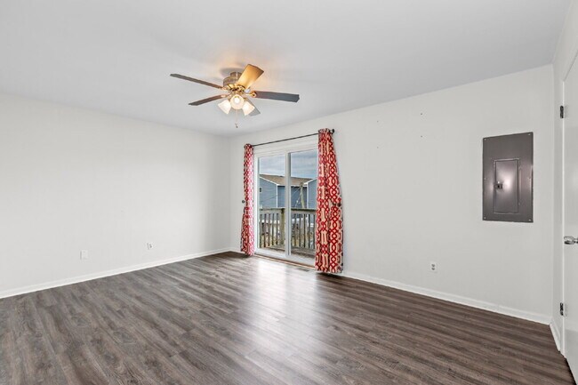 Building Photo - Beachside Living with Beautiful Water Views