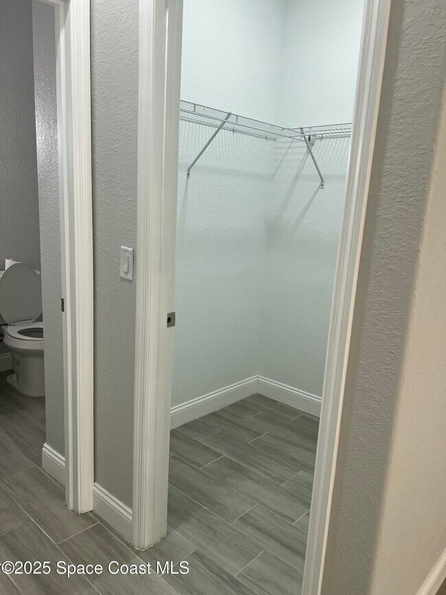 Building Photo - 571 San Filippo Dr SE