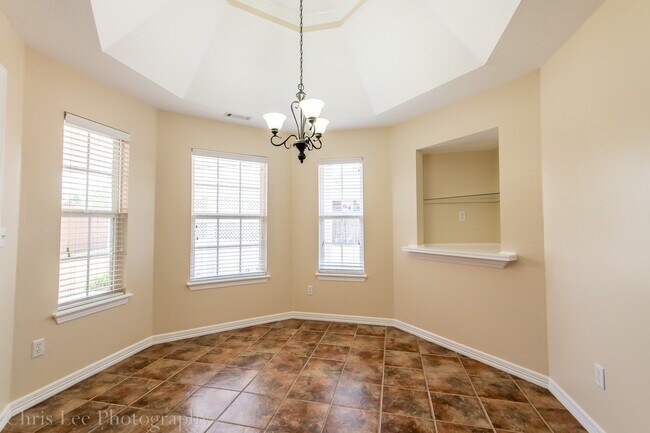 Building Photo - Large 3 Bedroom Home in Perfect Condition! Great Location!