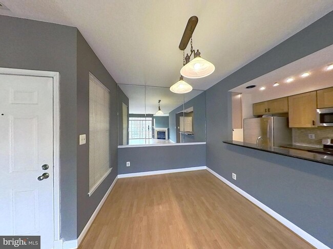 Building Photo - 5917 Barbados Pl