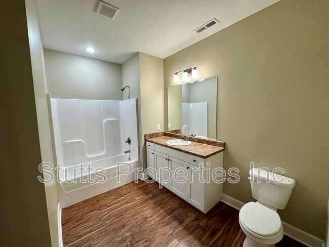 Building Photo - 145 Bruin Dr