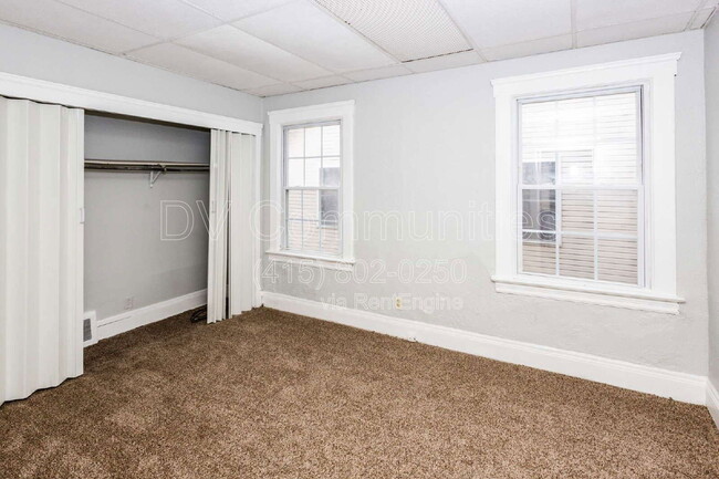 Building Photo - 9903 Sladden Ave