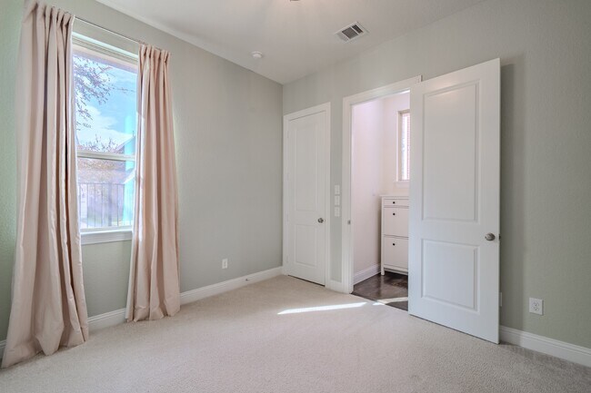 Building Photo - 1117 Ferndale Dr