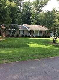 Building Photo - 112 Mina Dr