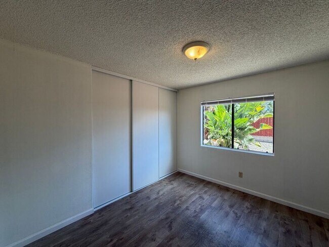 Building Photo - 720 Valley Crest Dr
