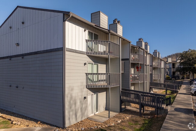 Building Photo - Arbors at Signal Mountain