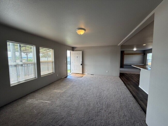 Building Photo - 8446 Sunrise Way