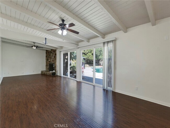 Building Photo - 10918 Reseda Blvd