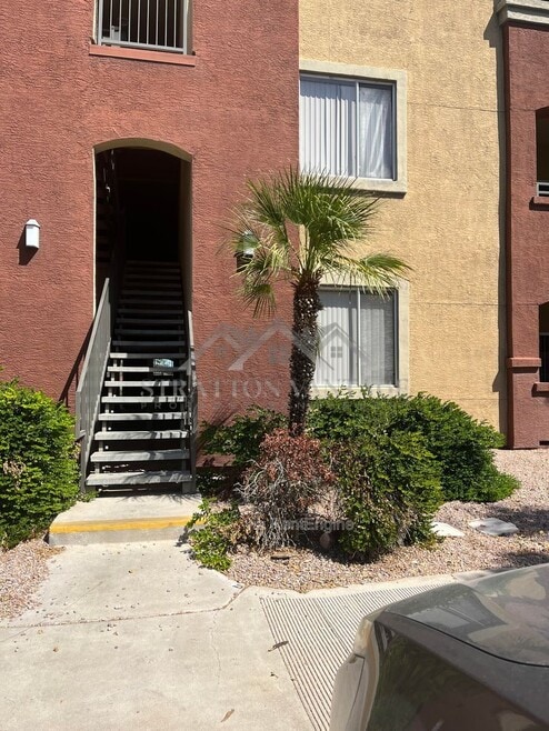 Building Photo - 5401 E Van Buren St