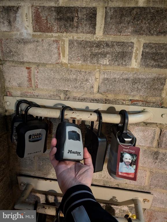 Building Photo - 37 Canterbury Square