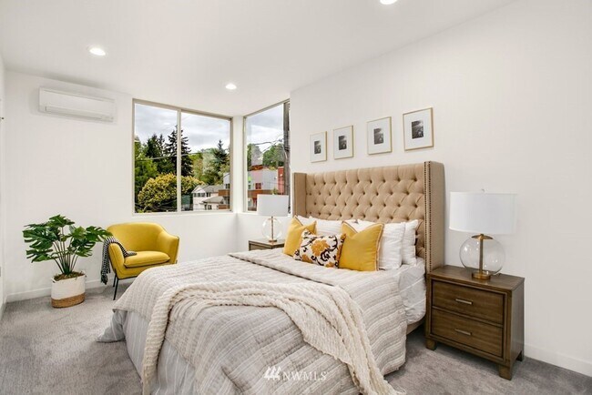 Building Photo - Beacon Hill Living: Contemporary Townhome ...