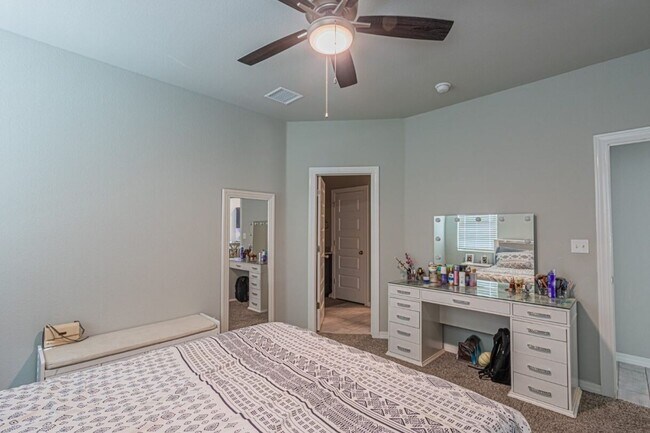 Building Photo - Beautiful home offers access to resort-style amenities