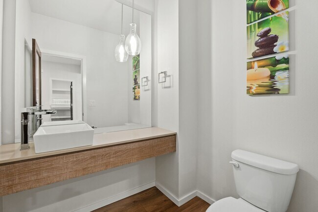 Building Photo - Spacious 4 bed 2.5 bath home w/ oversize 2 car garage & upgrades throughout!