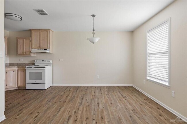 Building Photo - 15 E Stubbs St