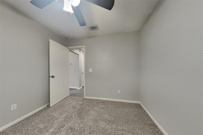 Building Photo - 9315 Silver Tip Dr