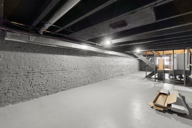 Building Photo - 2505 E Fayette St