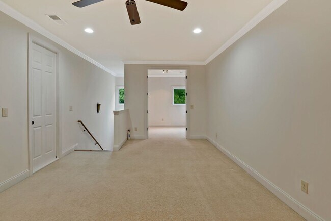 Building Photo - Stunning 4BE/3.5BA home in the very desira...