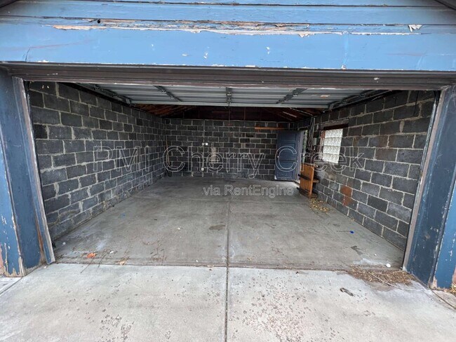 Building Photo - 2545 Stout St