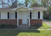 Building Photo - Link 826/830