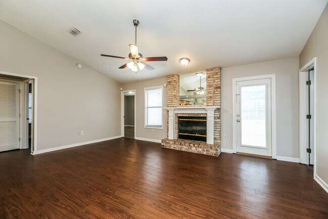 Building Photo - 641 Charles Pinckney St