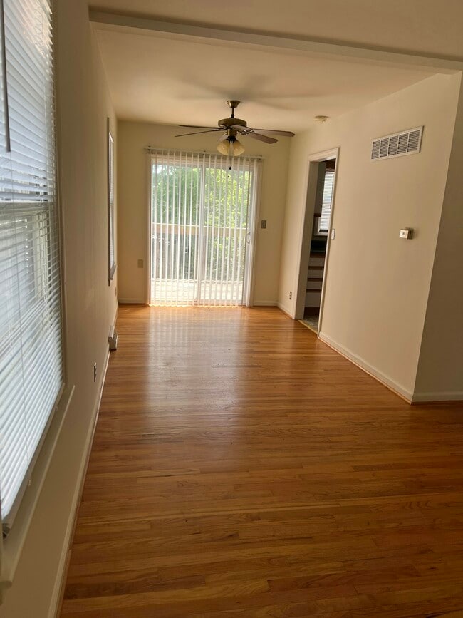 Building Photo - 4547 Mercier St
