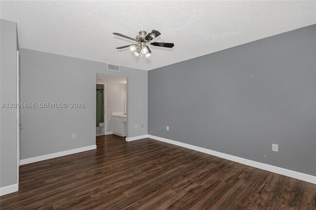 Building Photo - 550 SW 138th Ave
