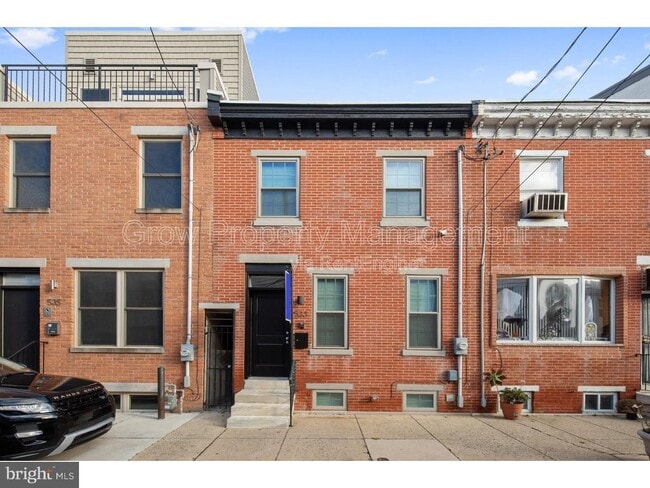 Building Photo - 533 Manton St