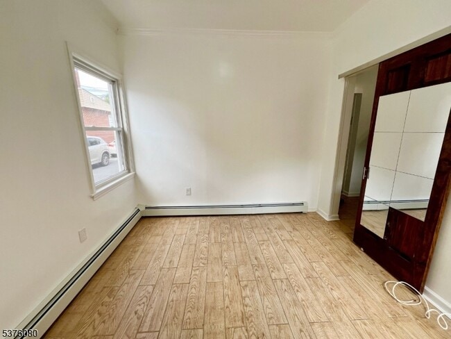 Building Photo - 420 Lakeview Ave