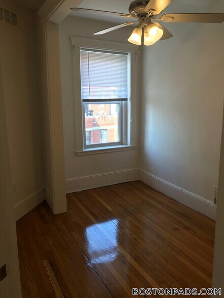 Building Photo - 26 Hemenway St