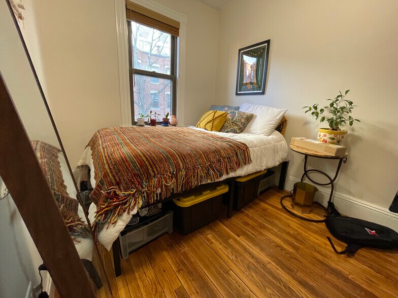 Building Photo - 54 Saint Germain St