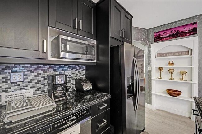 Building Photo - 2000 Jackson St