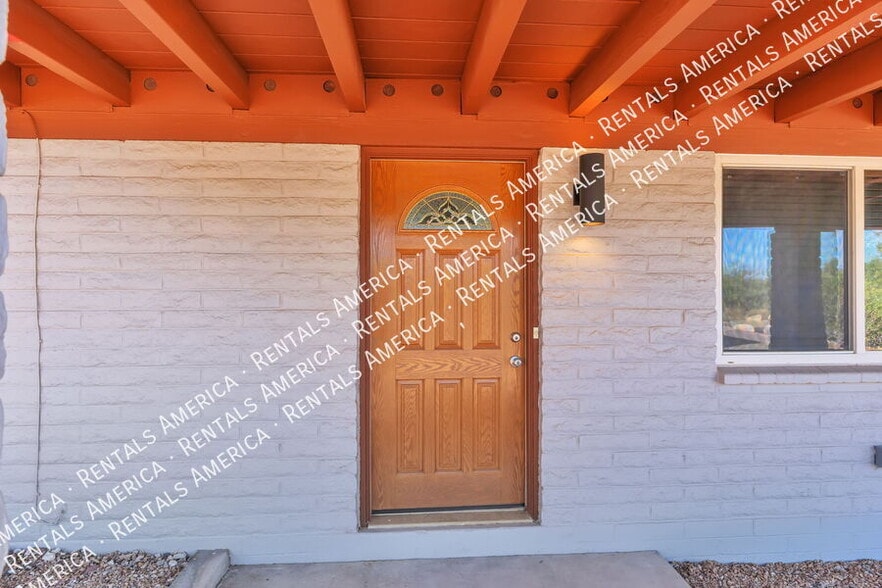 Building Photo - 330 E Mountain Vista Dr