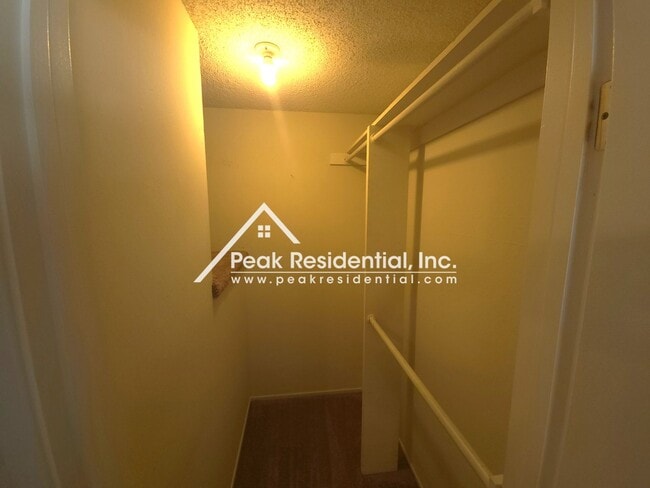 Building Photo - Spacious Rosemont Area 2bd/1ba Condo - Great Price!