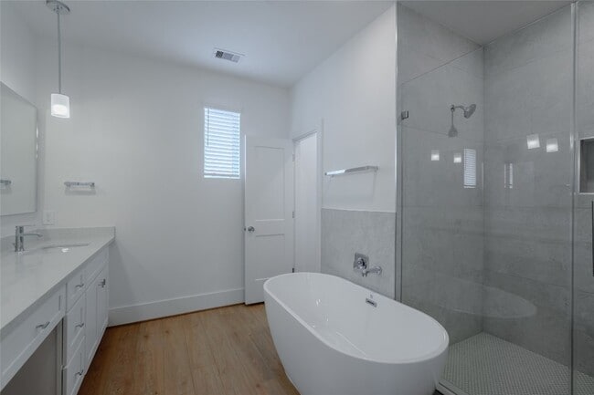 Building Photo - 7609 Victory Reserve St