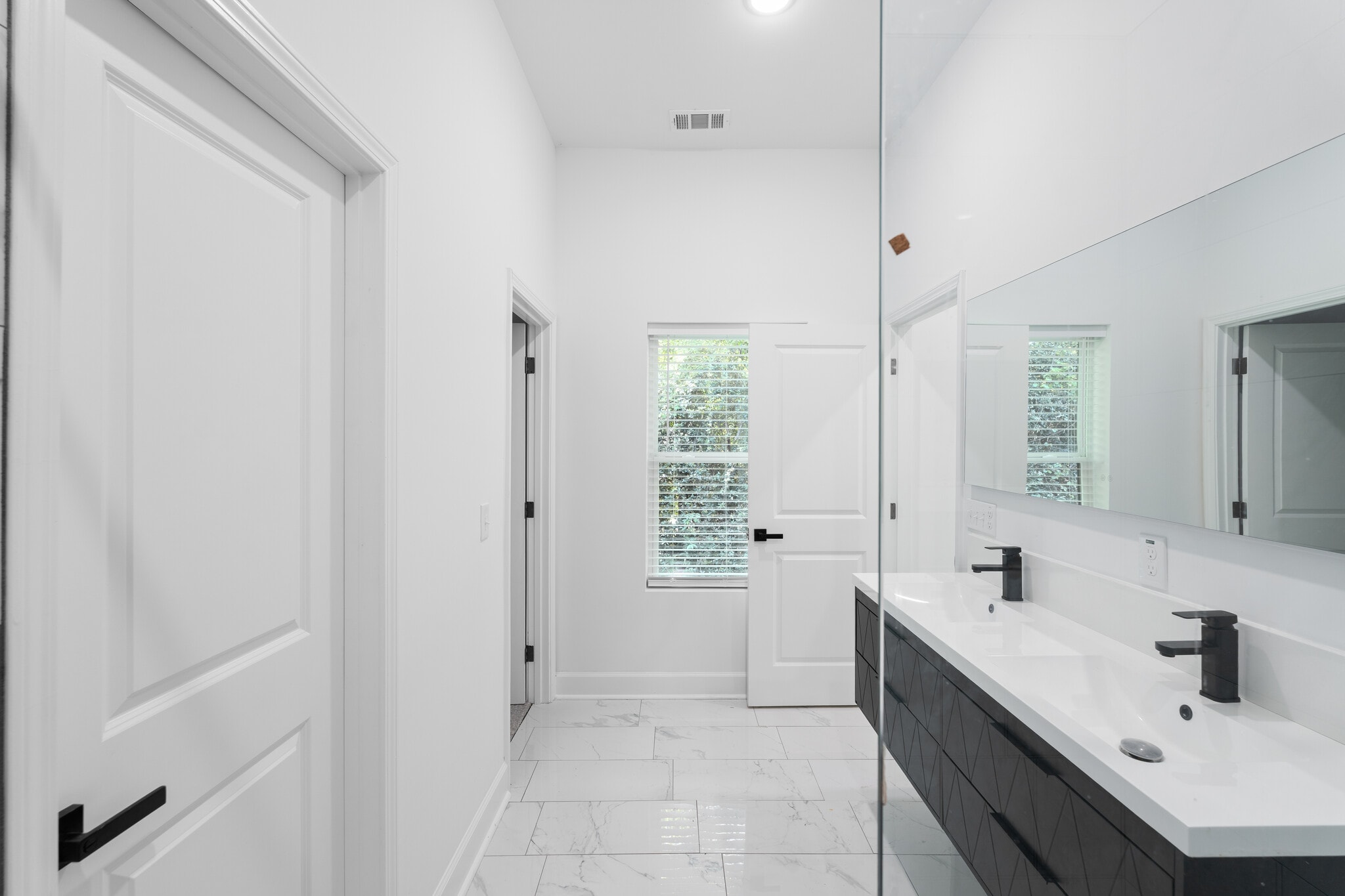 Building Photo - 101 Howell Dr SW