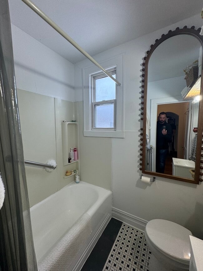 Building Photo - 28W573 Stafford Pl