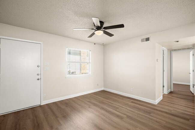 Building Photo - 2408 Longview St