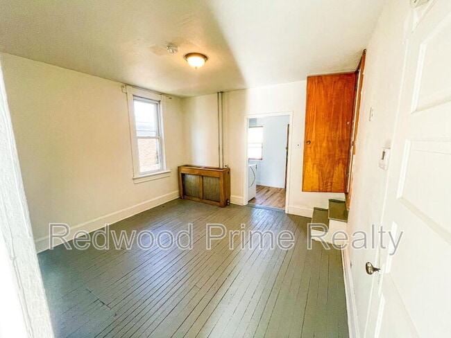 Primary Photo - 551 Linden Ave