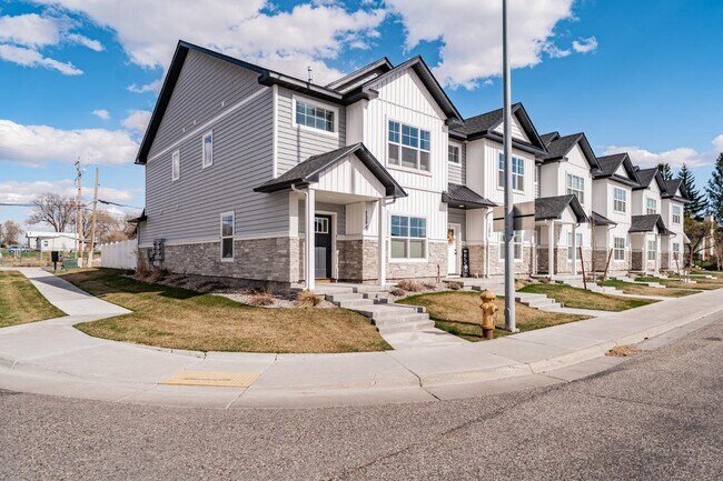 Building Photo - 1394 Fremont Ave