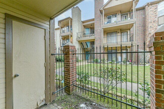 Building Photo - 2121 Hepburn St