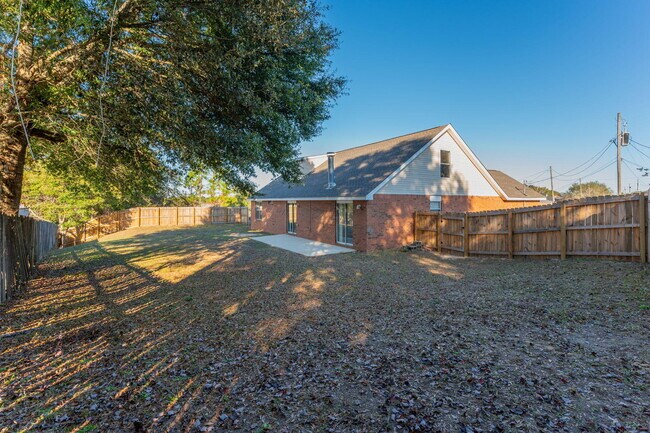 Building Photo - 546 Tikell Dr