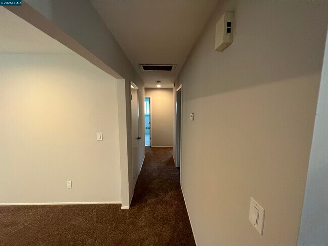 Building Photo - 1091 Alamo Ct