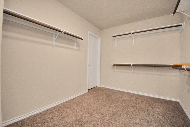 Building Photo - 3210 Aldridge Dr