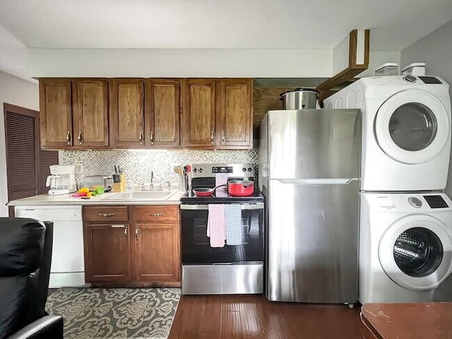 Building Photo - FULLY FURNISHED 2BR Condo