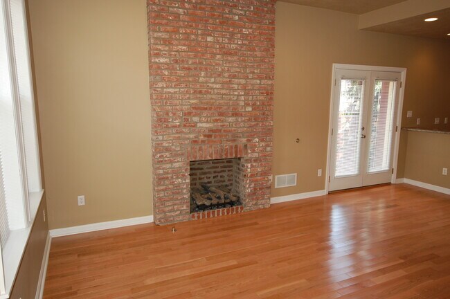 Living Room with door to patio - 5832 Pierce St